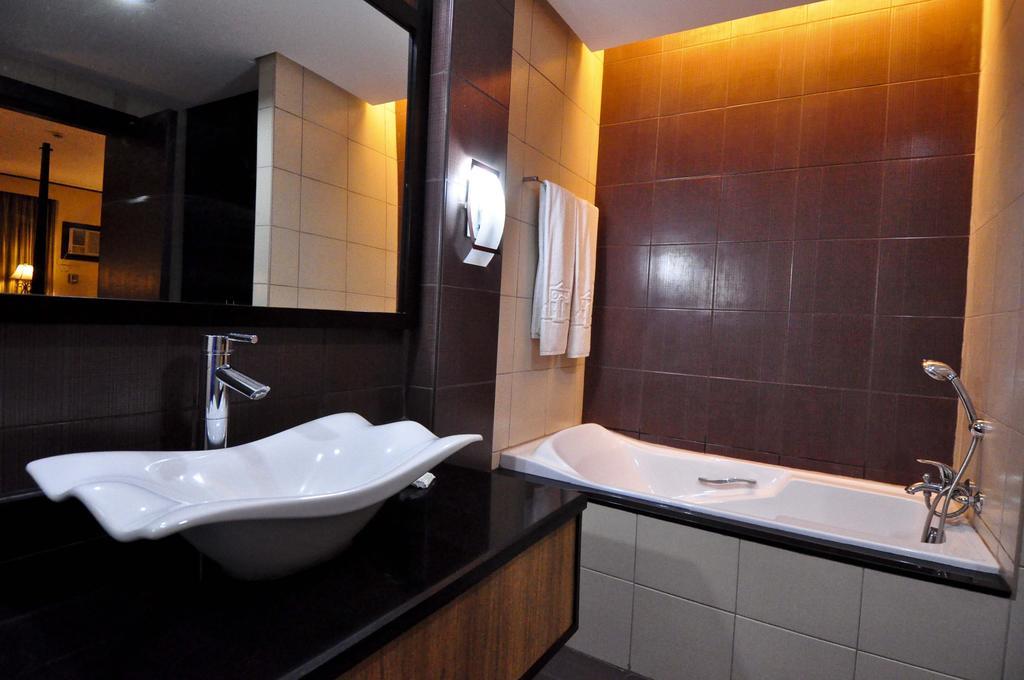 Bacolod Business Inn Exterior photo