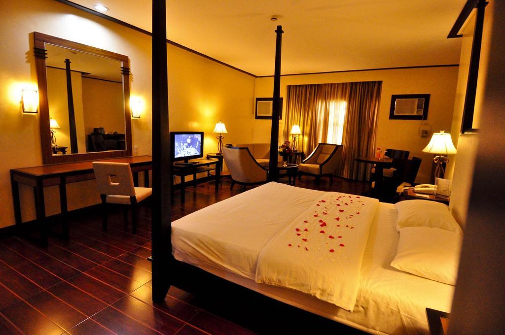 Bacolod Business Inn Exterior photo